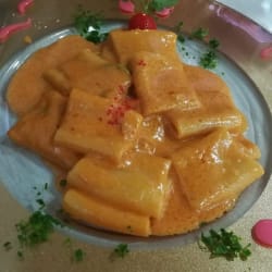 Paccheri alla crema di scampi e fiori di zucca 