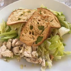 Salade poulet poire noix