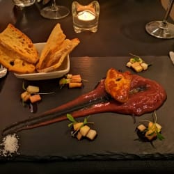 Foie gras com purê de pêra bebada