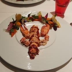 Homard bleu poché