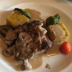 Alcatra grelhada com molho de cogumelos 