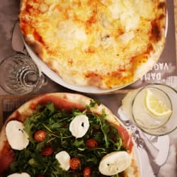 Pizza de 4 queijos e pizza rossio