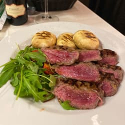 Tagliata con funghi e rucola