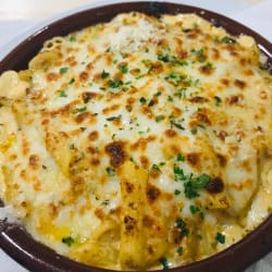 Pene gratinado