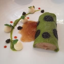 Entrée du jour au tourteau et caviar