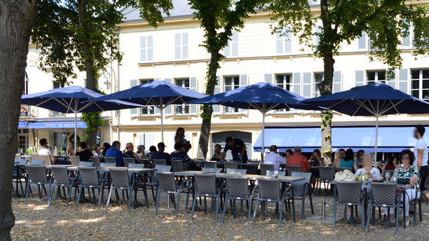 Cafe Bleu Roi In Versailles Restaurant Reviews Menu And Prices