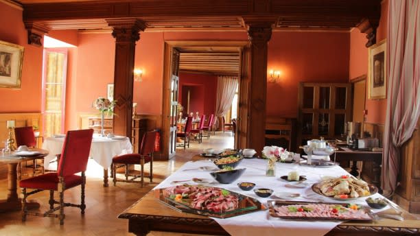 Chateau De Chissay La Table Du Roy In Chissay En Touraine