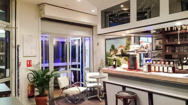 Restaurant Le Pavillon Bleu A Maisons Alfort 94700 Menu Avis Prix Et Reservation