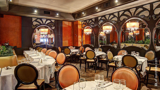 Le Cafe De L Est In Paris Restaurant Reviews Menu And Prices