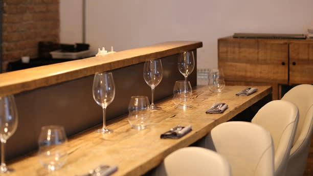 mano rota barcelona review