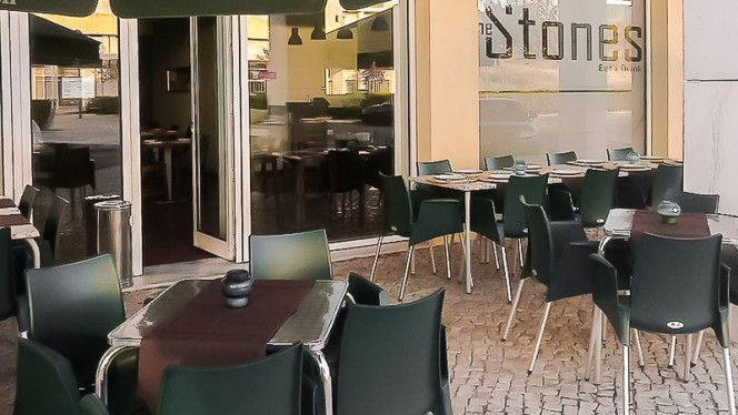 Esplanada - The Stones, Oeiras