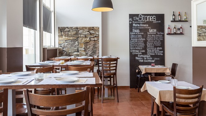 Sala - The Stones, Oeiras