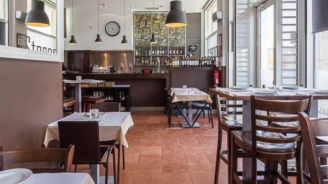 Sala - The Stones, Oeiras