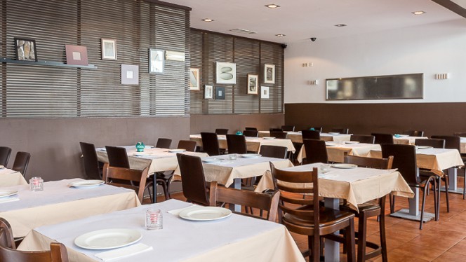 Sala - The Stones, Oeiras