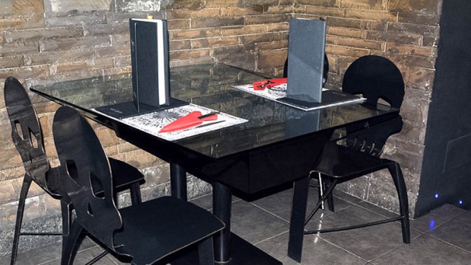 tavolo - La Casa del Demone, Turin