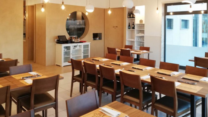 Sala - Bate e Beco, Oeiras