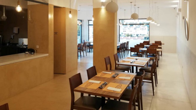 Sala - Bate e Beco, Oeiras