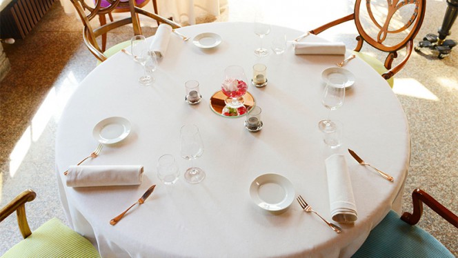 Particolare tavolo - La Cloche 1967, Turin