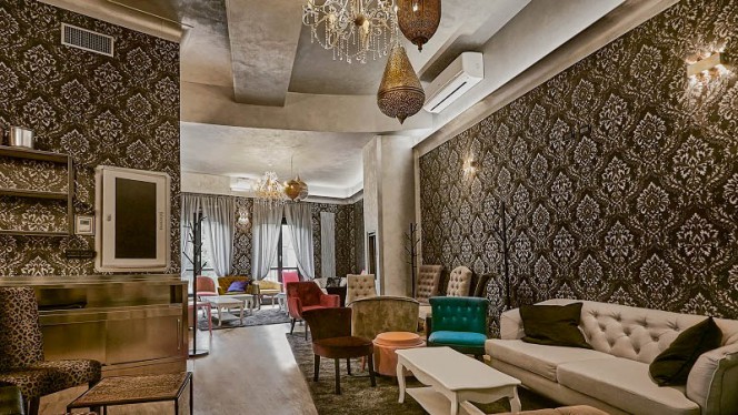 Lounge Room - Chapeau, Turin