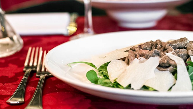 carne con rucola e scaglie - La Piazzetta, Milan