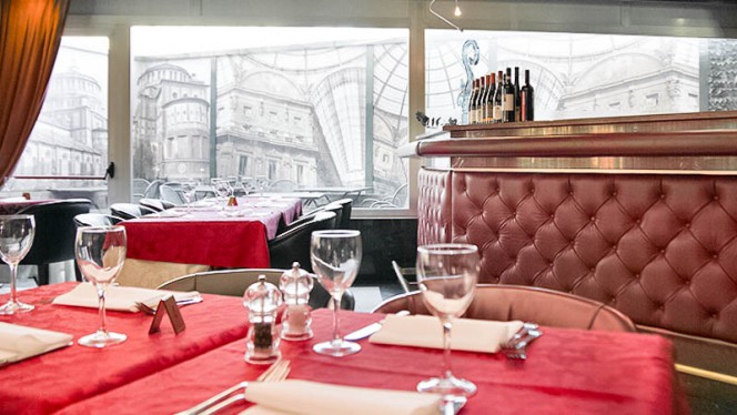 tavoli - La Piazzetta, Milan