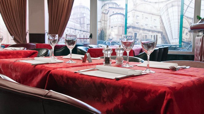 tavoli - La Piazzetta, Milan