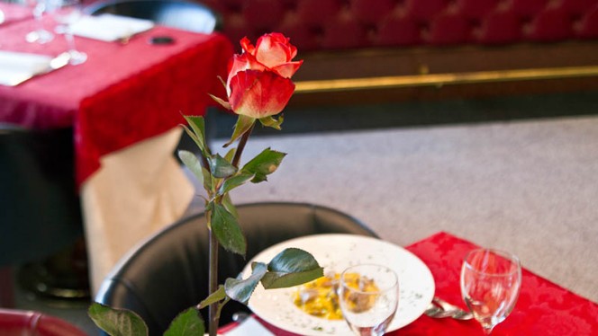 tavolo con rosa e risotto - La Piazzetta, Milan