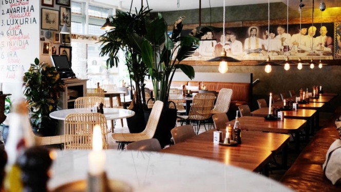 Lage zit - CavaTaria - Holy Spanish Food, Amesterdão