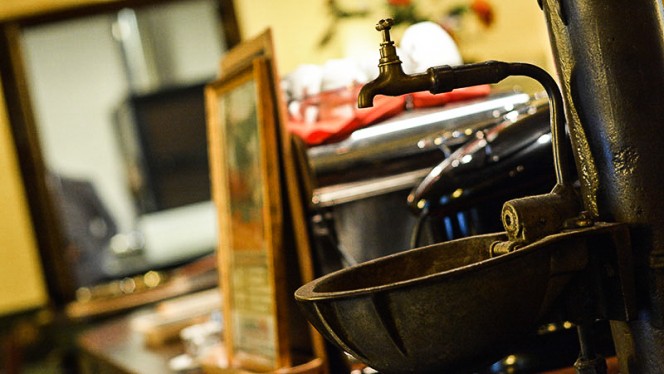 Particolare decorazione - Casa Martin, Turin