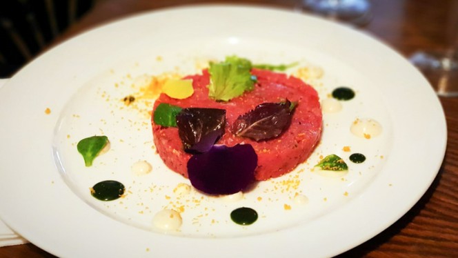 Sfogliata di manzo con misticanza, maionese d'acciughe e mimosa - Civico 23 - Roma, Rome