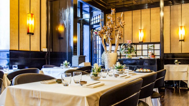 Entrada - Momo, Milan