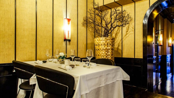 Veduta dell interno - Momo, Milan