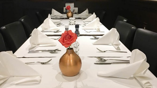 Restaurant - Indian & Nepalese Restaurant Ashoka Kinker, Amesterdão