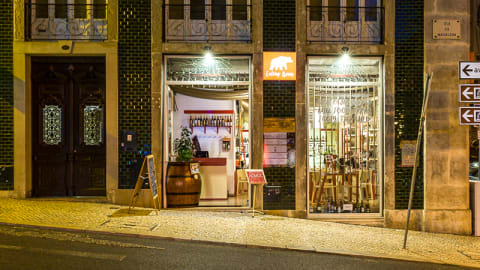 Eating Bear - Adhoc Wines, Lisbon