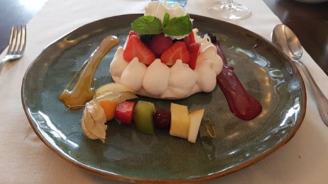 La Bonne Table In Clichy Restaurant Reviews Menu And Prices