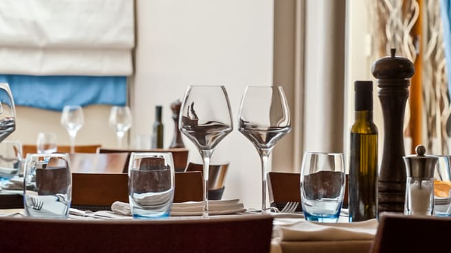 La Bonne Table In Clichy Restaurant Reviews Menu And Prices