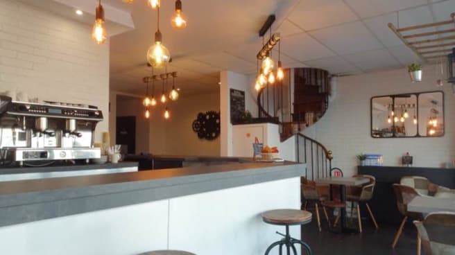 A Table In Pontoise Restaurant Reviews Menus And Prices