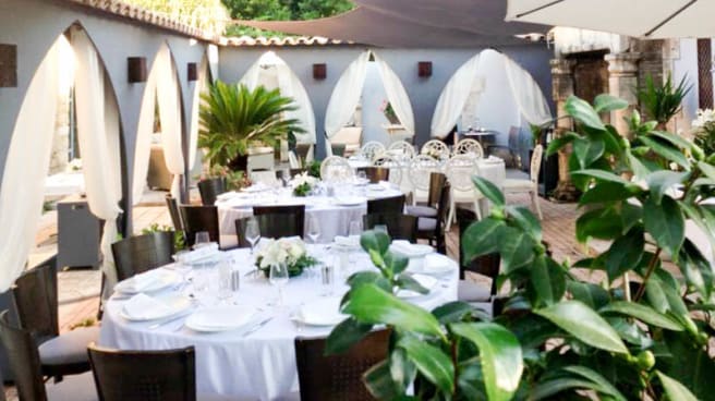 Restaurant La Maison Rouge A Mougins Menu Avis Prix Et Reservation